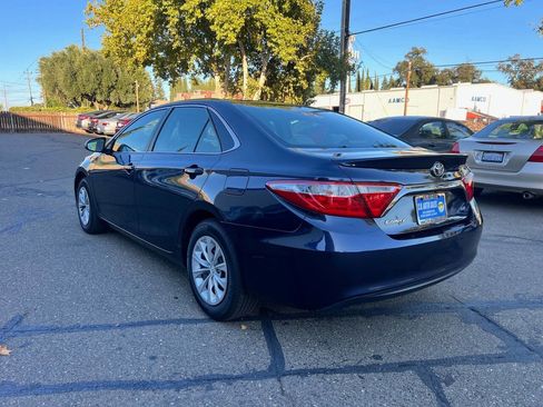 Used 2016 Toyota Camry LE image 5