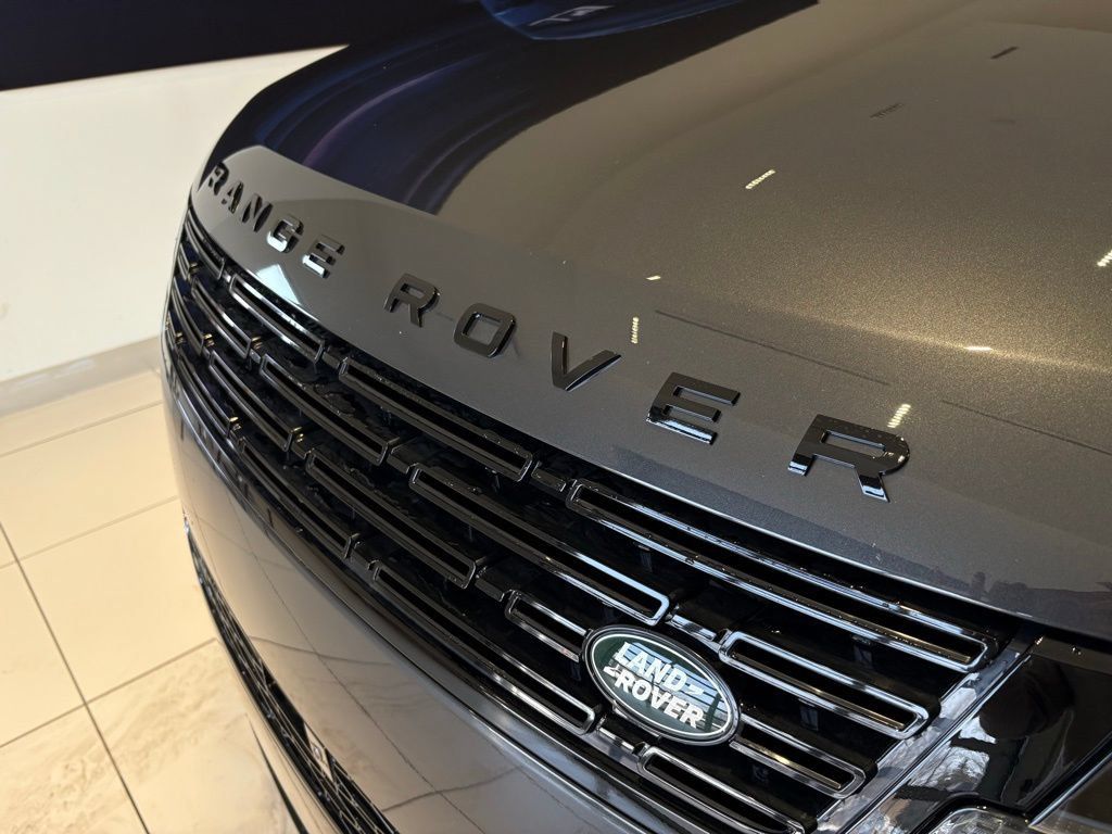 New 2026 Land Rover Range Rover Sport Dynamic SE AWD/4WD image 9