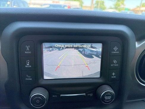 Used 2018 Jeep Wrangler Unlimited Sport S AWD/4WD image 16