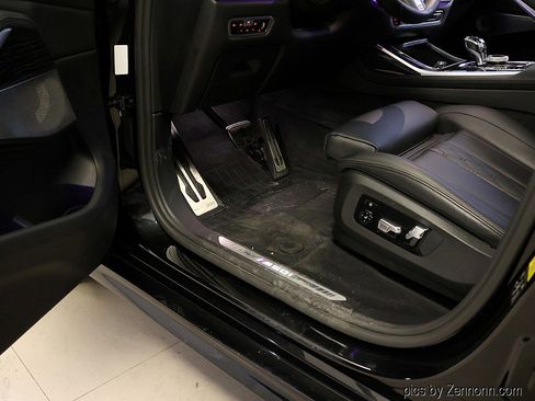 Used 2021 BMW X7 M50i w/ Executive Package image 33