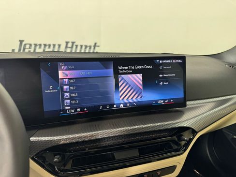 Used 2025 BMW 330i Sedan w/ Convenience Package RWD image 22