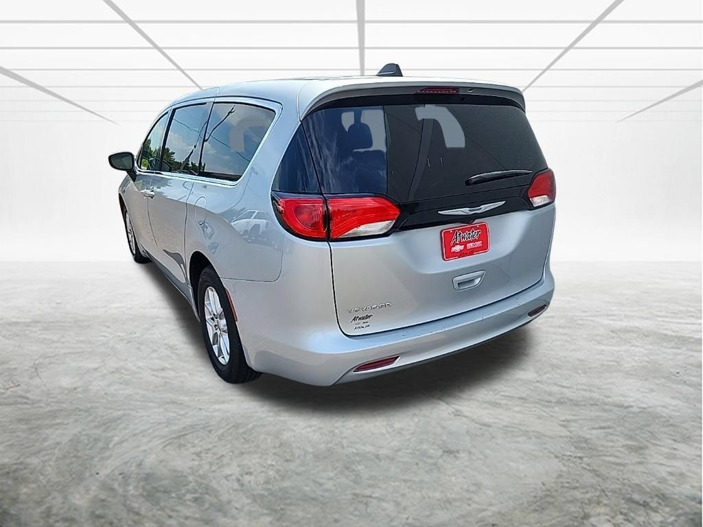 Used 2023 Chrysler Voyager LX FWD image 3
