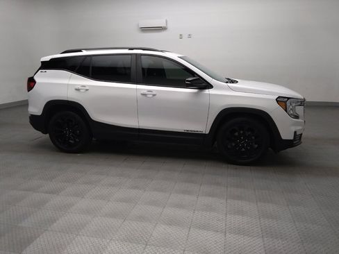 Used 2022 GMC Terrain SLE w/ Driver Convenience Package image 11
