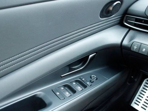 Certified 2025 Hyundai Elantra Sport FWD image 22