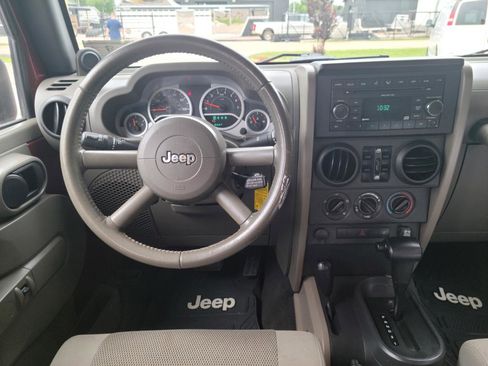 Used 2007 Jeep Wrangler Unlimited Sahara w/ Trailer Tow Group AWD/4WD image 10