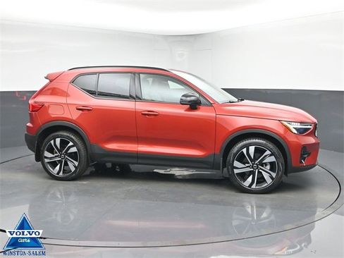 Used 2023 Volvo XC40 B5 Plus w/ Protection Package Premier image 1