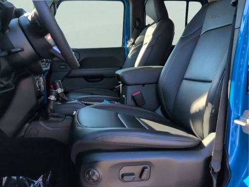 Used 2024 Jeep Wrangler Sahara w/ Safety Group image 29