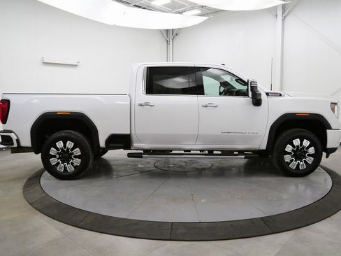 Used 2021 GMC Sierra 2500 Denali w/ Denali Ultimate Package image 8