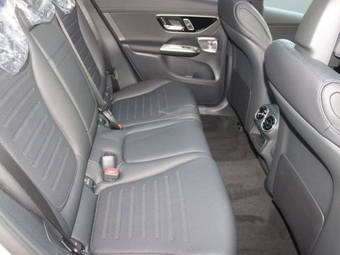 Used 2026 Mercedes-Benz GLC 300 4MATIC image 33