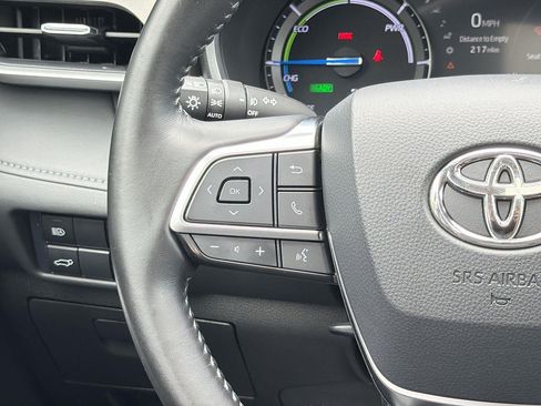 Used 2021 Toyota Highlander XLE AWD/4WD image 9