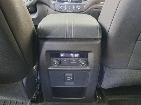 Used 2022 Chevrolet Traverse LT FWD image 28