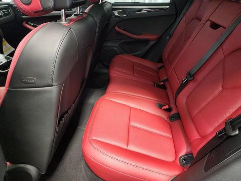 Certified 2025 Porsche Macan image 25