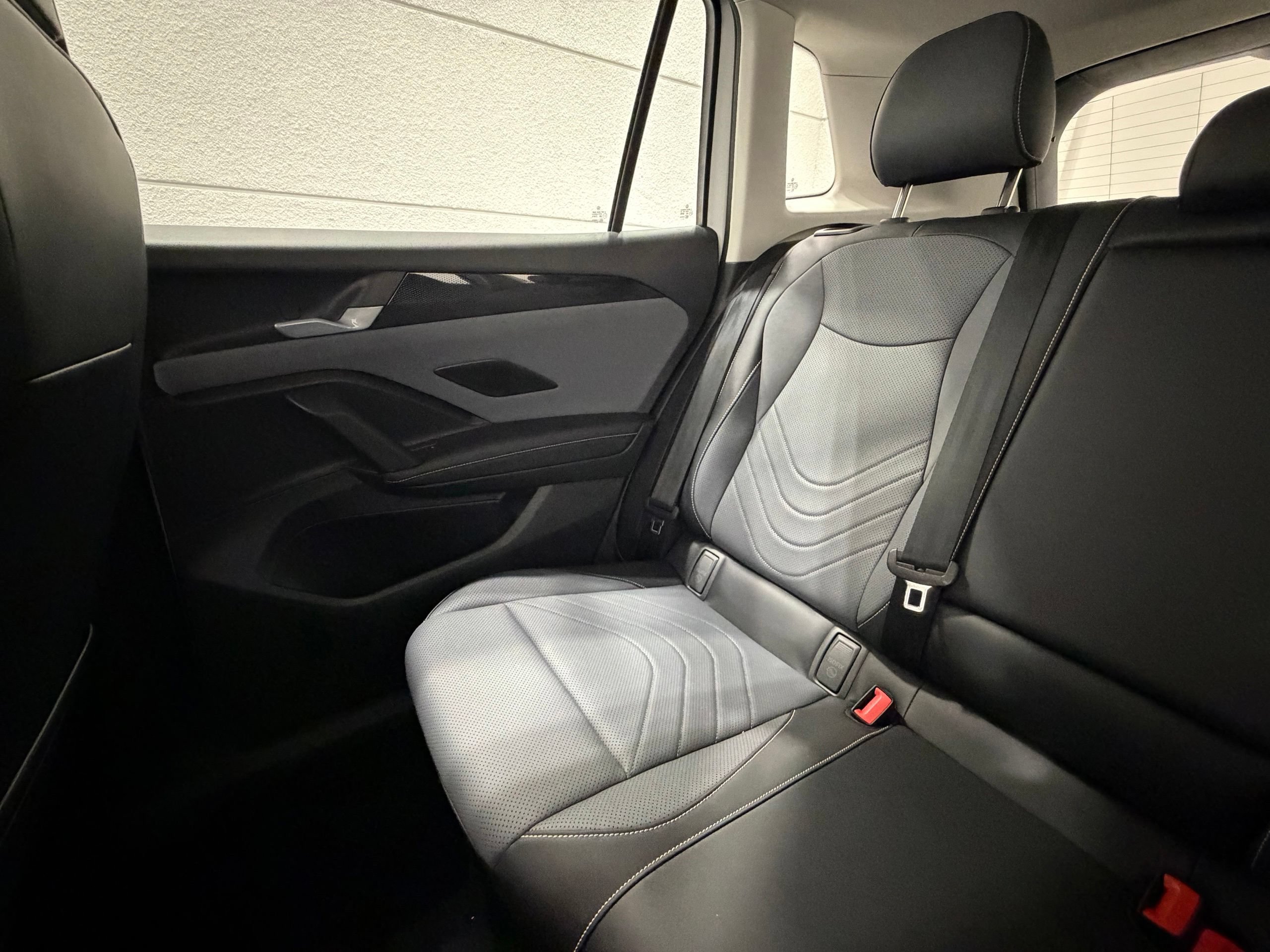 Used 2026 Volkswagen Tiguan SE AWD/4WD image 33