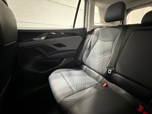 Used 2026 Volkswagen Tiguan SE AWD/4WD image 33