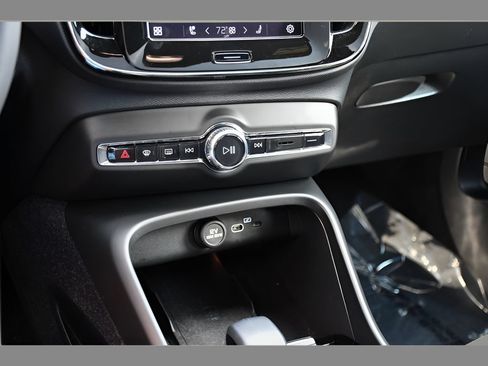 Certified 2023 Volvo C40 P8 Recharge Plus w/ Climate Package AWD/4WD image 37
