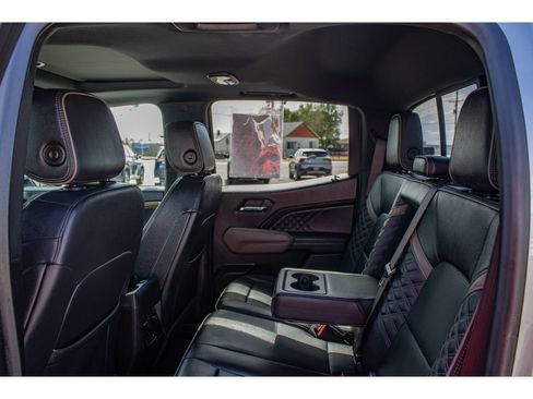 Used 2024 GMC Canyon Denali AWD/4WD image 17