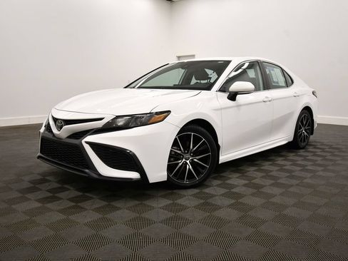 Used 2024 Toyota Camry SE AWD/4WD image 2