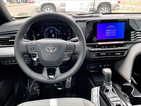 Used 2026 Toyota Camry SE w/ Convenience Package image 6