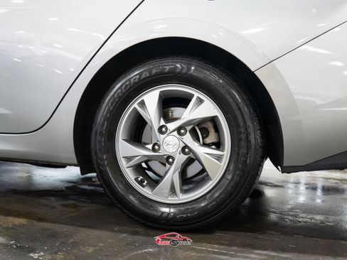 Used 2021 Hyundai Elantra SE FWD image 12