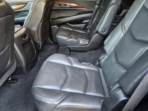 Used 2020 Cadillac Escalade Luxury RWD image 17