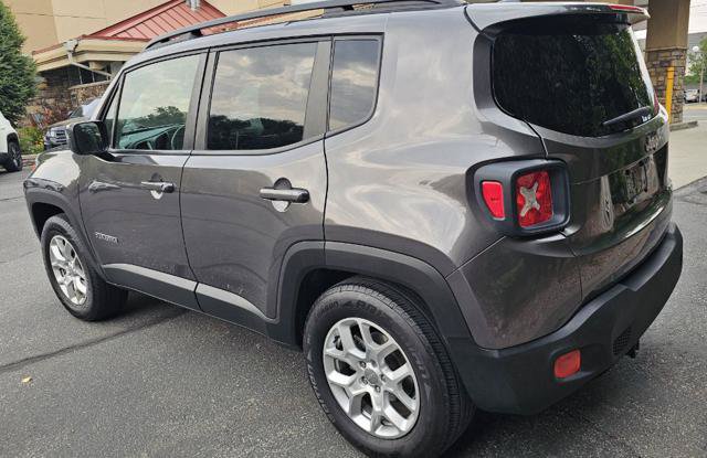 Used 2017 Jeep Renegade Latitude w/ Cold Weather Group AWD/4WD image 7