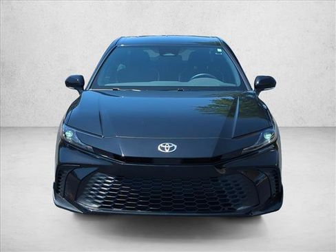Used 2025 Toyota Camry SE FWD image 3