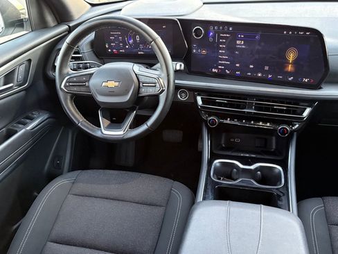 Used 2025 Chevrolet Traverse LT image 13