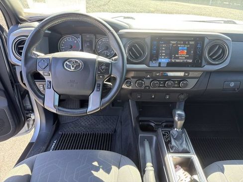 Used 2019 Toyota Tacoma TRD Off-Road w/ TRD Premium Off Road Package AWD/4WD image 12