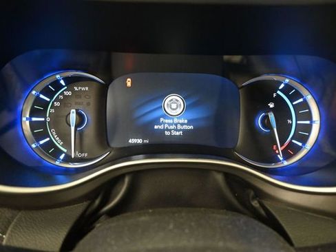 Used 2024 Chrysler Pacifica Limited FWD image 13