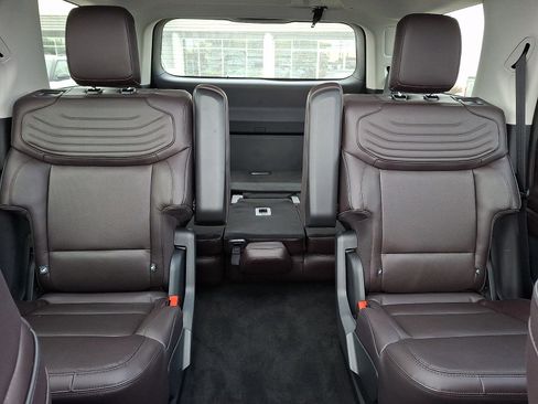 New 2025 Ford Expedition Platinum w/ Platinum Ultimate Package AWD/4WD image 13