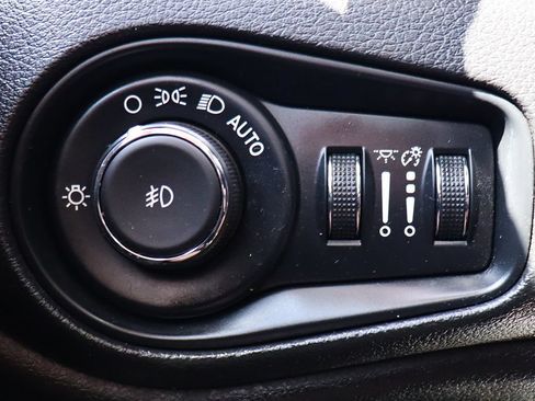 Used 2021 Jeep Renegade Latitude w/ Convenience Group FWD image 41