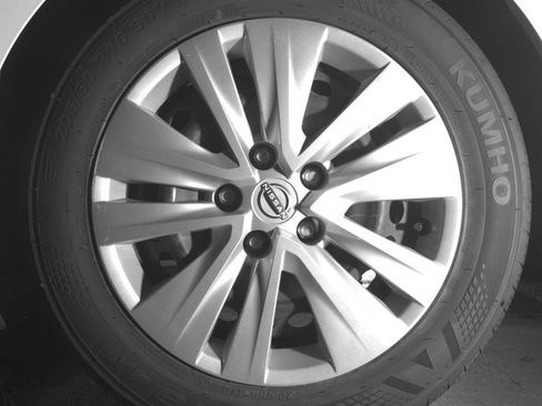 Used 2025 Nissan Sentra S FWD image 14