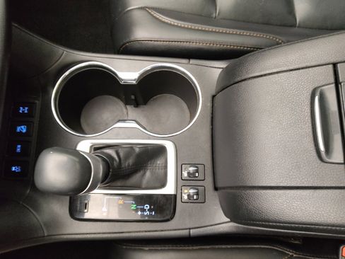 Used 2019 Toyota Highlander XLE image 26