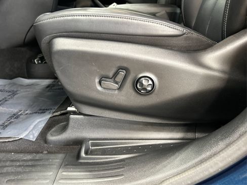 Used 2023 Chrysler Pacifica Touring-L w/ S Appearance Package AWD/4WD image 18