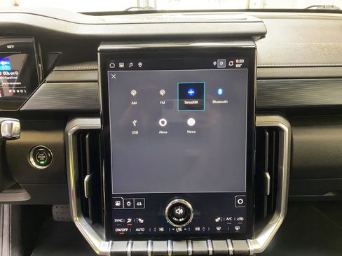 Used 2025 GMC Acadia Elevation image 43