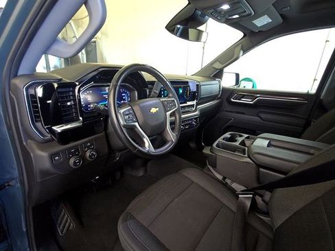 Used 2025 Chevrolet Silverado 1500 LT AWD/4WD image 3