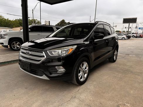 Used 2018 Ford Escape SE w/ SE Sync 3 Package FWD image 3