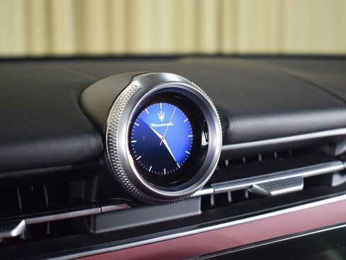 Certified 2023 Maserati Grecale Modena image 31