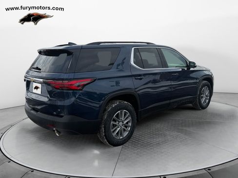 Used 2023 Chevrolet Traverse LT image 3