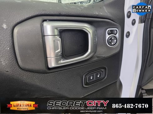 Used 2024 Jeep Wrangler Sahara image 12