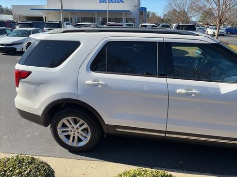 Used 2017 Ford Explorer XLT w/ Equipment Group 202A image 13