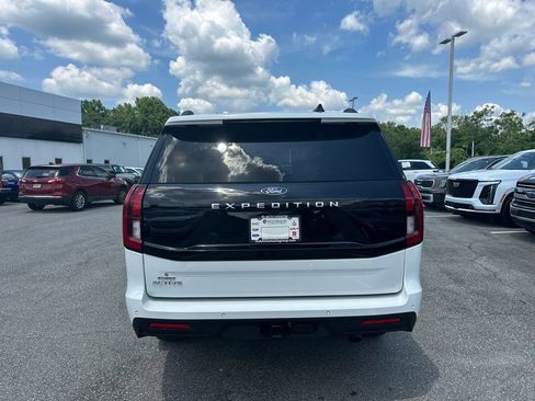 Used 2025 Ford Expedition Active AWD/4WD image 6