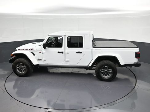 Used 2025 Jeep Gladiator Mojave w/ Convenience Group AWD/4WD image 26