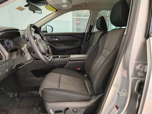 Used 2024 Nissan Rogue SV AWD/4WD image 10