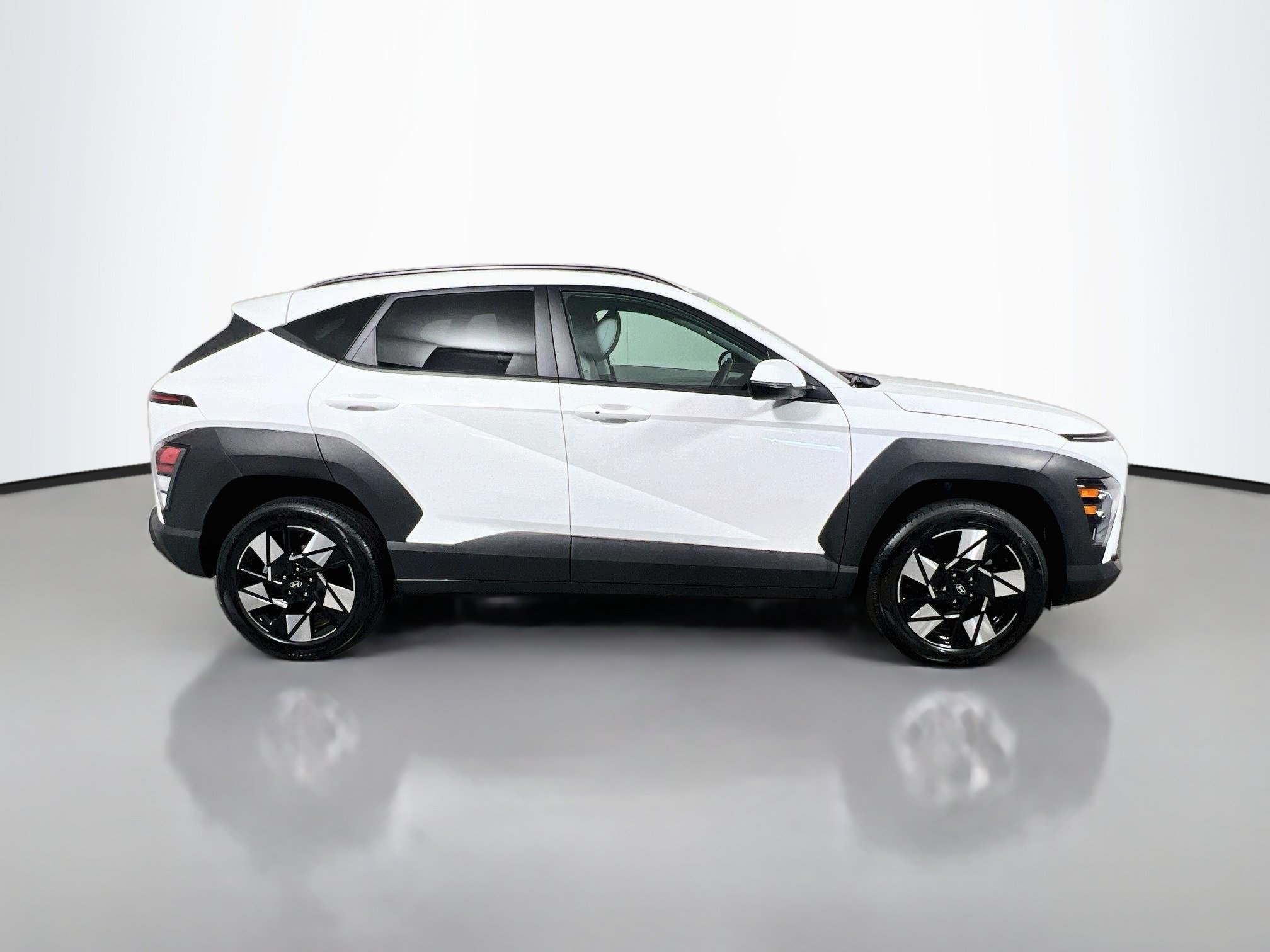 Used 2025 Hyundai Kona SEL AWD/4WD image 3