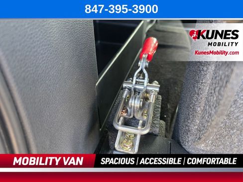 Used 2026 Toyota Sienna LE FWD image 39
