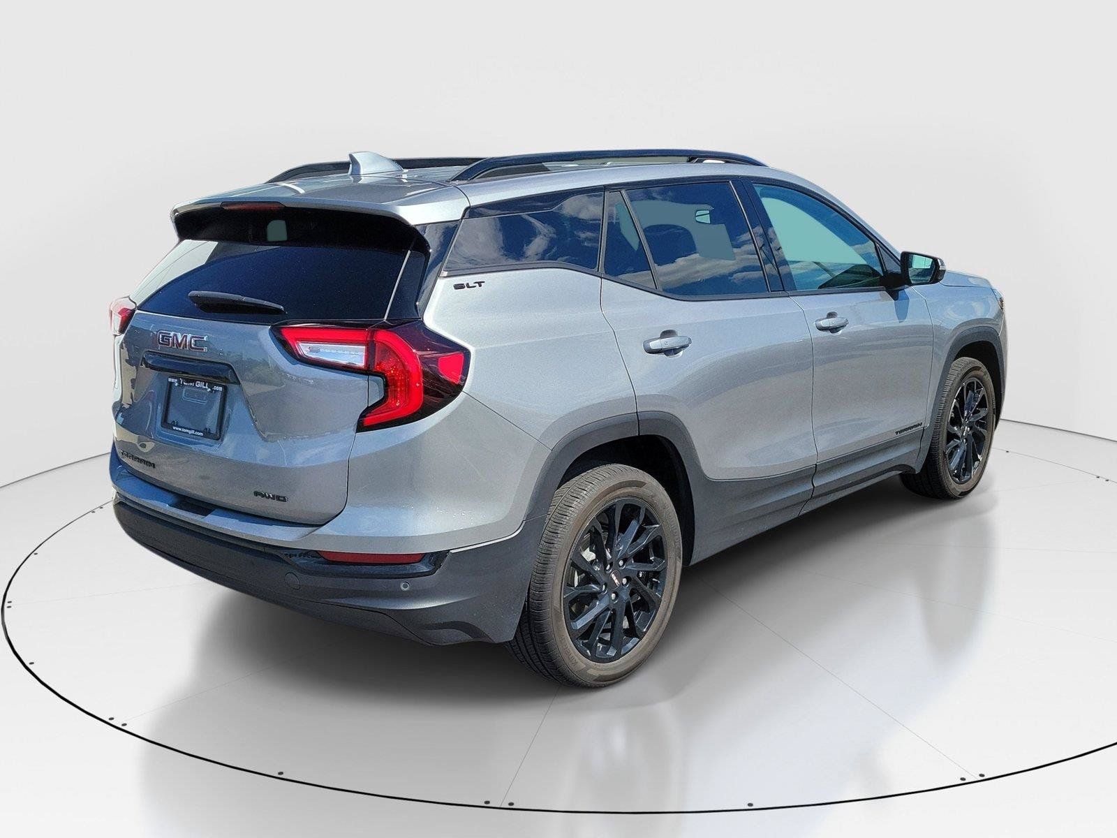 Used 2024 GMC Terrain SLT w/ Infotainment Package II AWD/4WD image 4