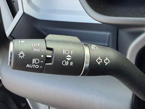 New 2026 Land Rover Defender 130 X-Dynamic SE image 13