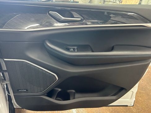 Certified 2022 Jeep Grand Cherokee Trailhawk w/ Luxury Tech Group III AWD/4WD image 32