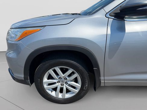 Used 2014 Toyota Highlander LE AWD/4WD image 19